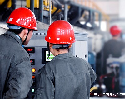 星空电竞官网在线登录工人调试设备